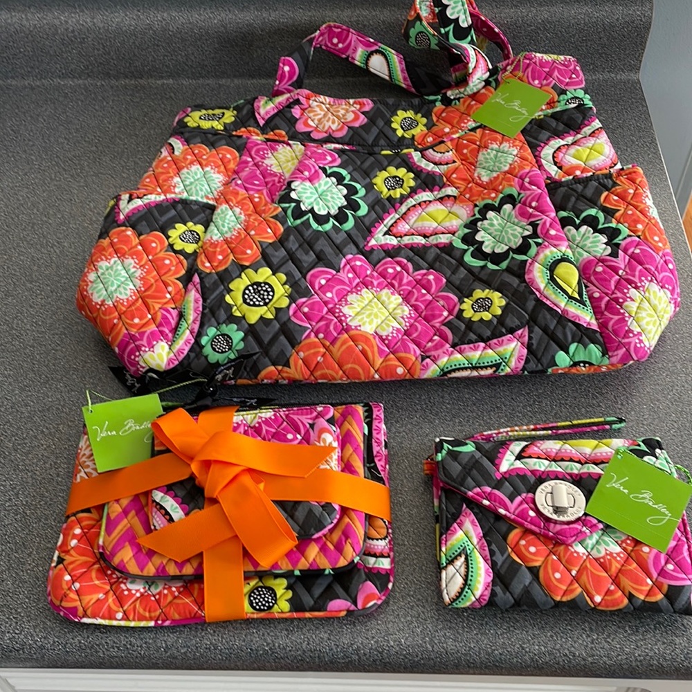 Vera Bradley Ziggy Zinnia:pleated tote smart phone wristlet three piece cosmetic